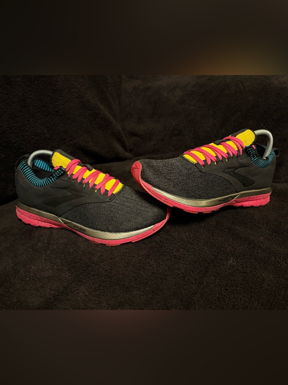 Brooks Ricochet LE Black Pink Yellow Trainer Running Shoes Womens Size 9.5
